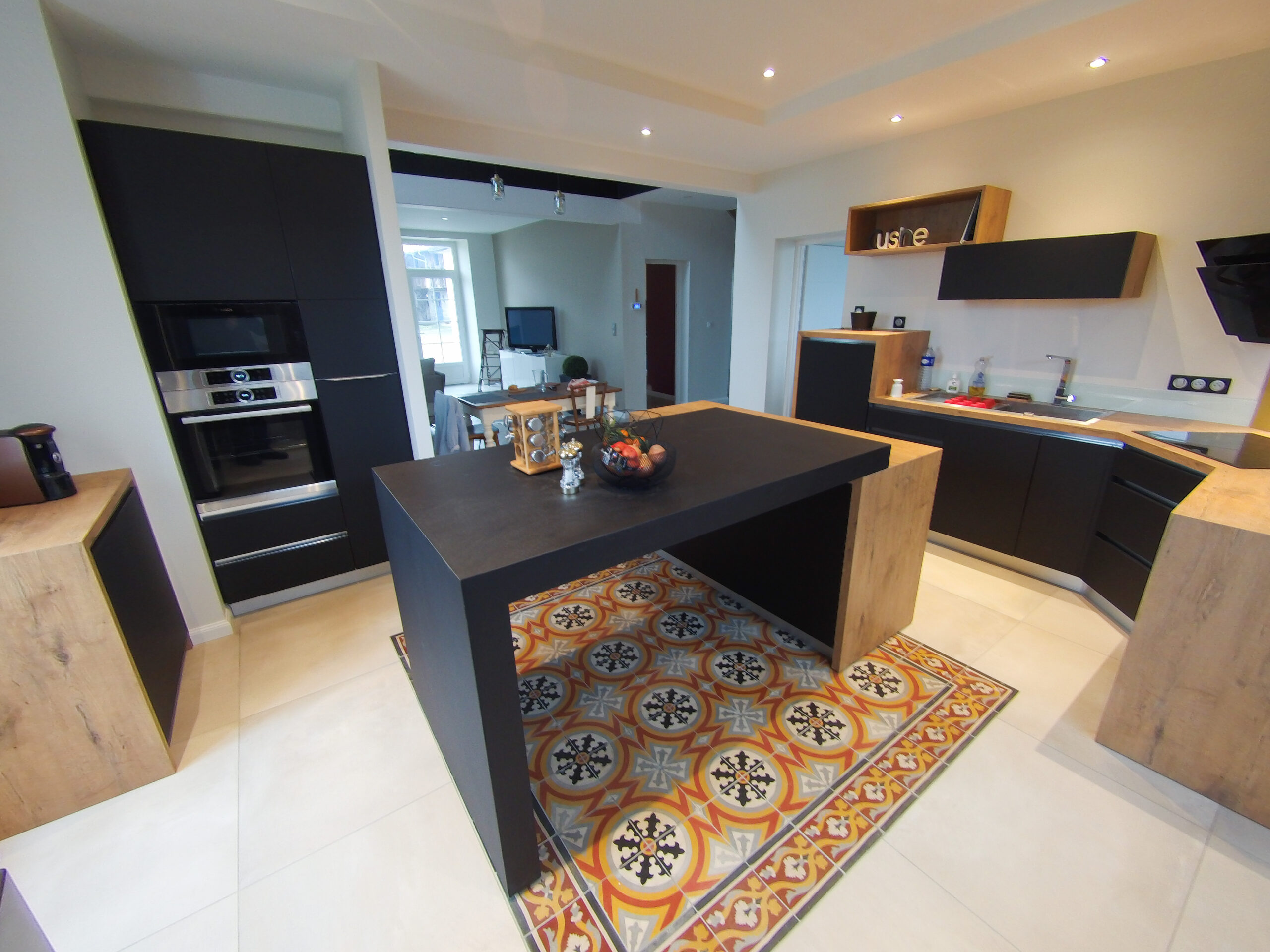 Concept et pose de cuisine et d'escalier sur mesure